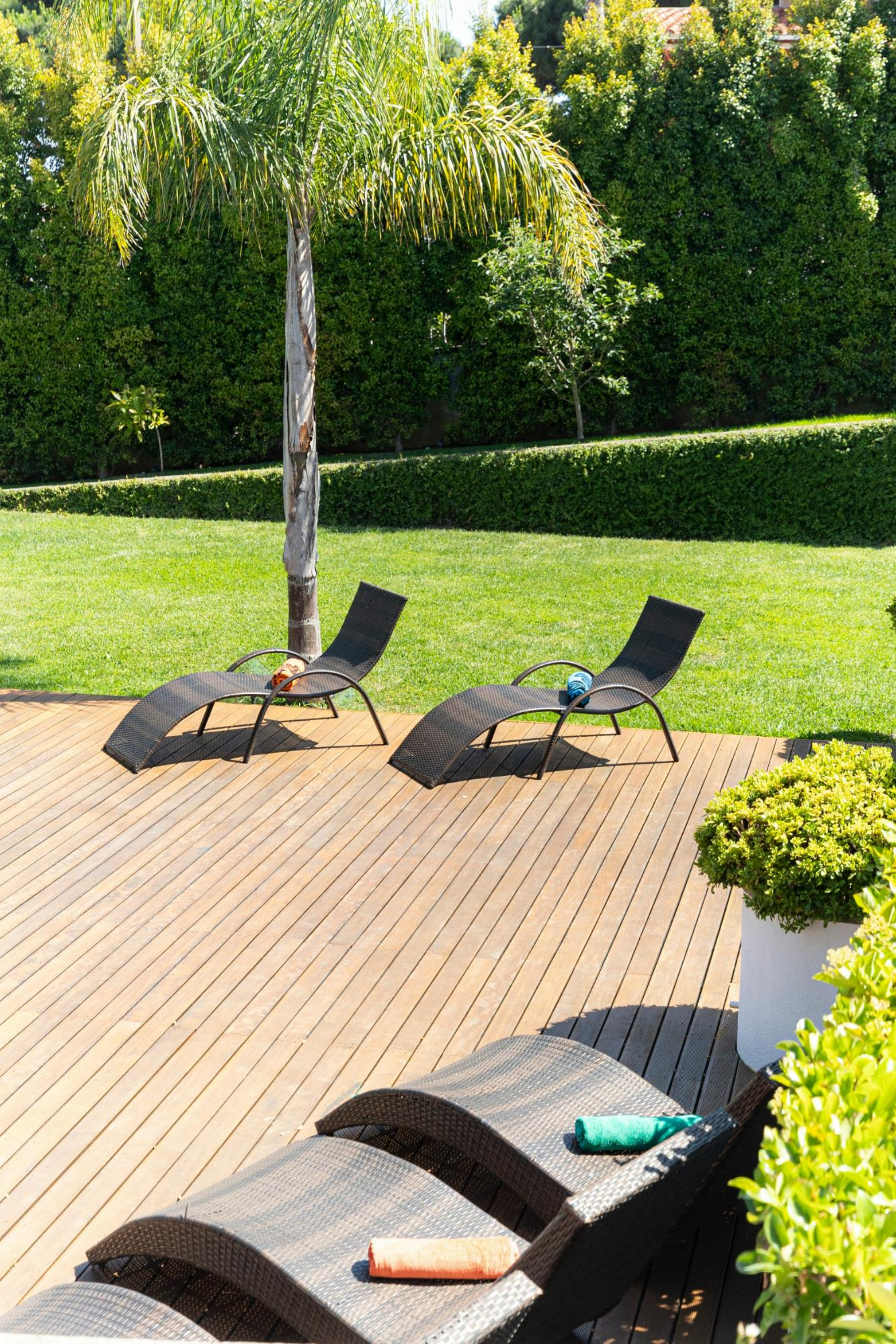 Benefits of Installing Artificial Turf on Decks